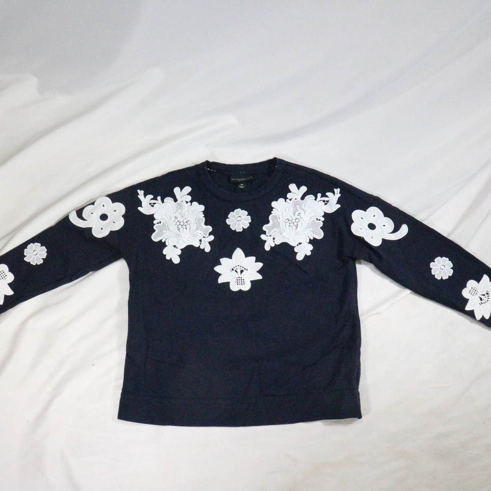 VICTORIA BECKHAM Floral Lace Appliqué Sweatshirt - Picture 7 of 8
